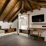 Unedo Seasons Boutique Palaios Panteleimonas