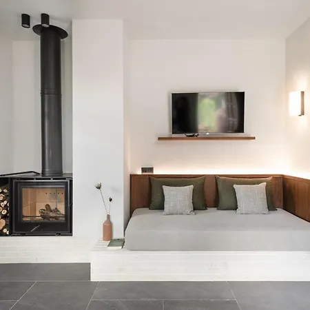 Unedo Seasons Boutique Hotel 4*