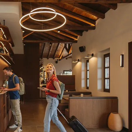 Hotel Unedo Seasons Boutique 4*