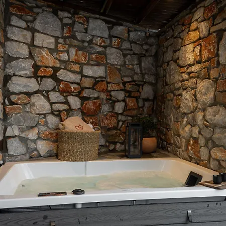 Unedo Seasons Boutique Szálloda 4*