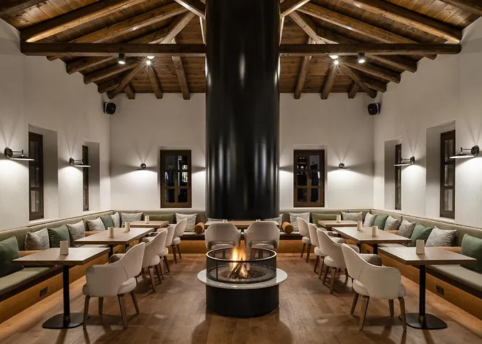 Unedo Seasons Boutique 4*