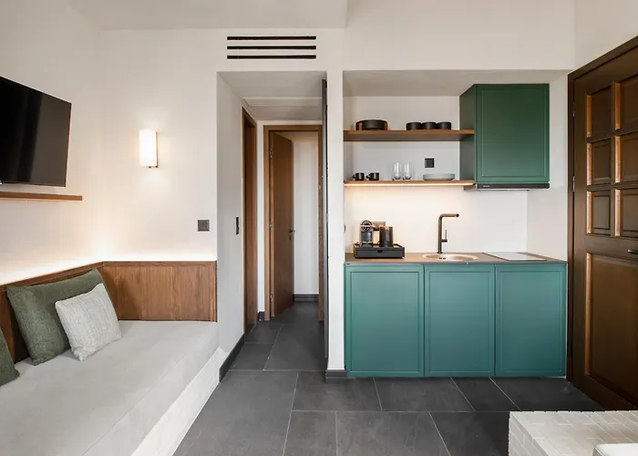 Unedo Seasons Boutique Hotel 4*