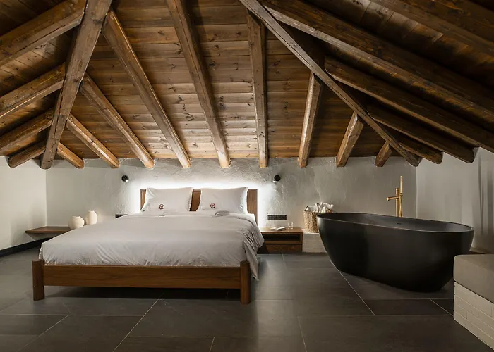 Unedo Seasons Boutique Palaios Panteleimonas